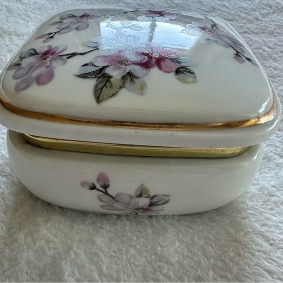 Vintage White and Pink Floral Music Jewelry Box Cherry Blossom Decor Accents - Picture 7 of 11